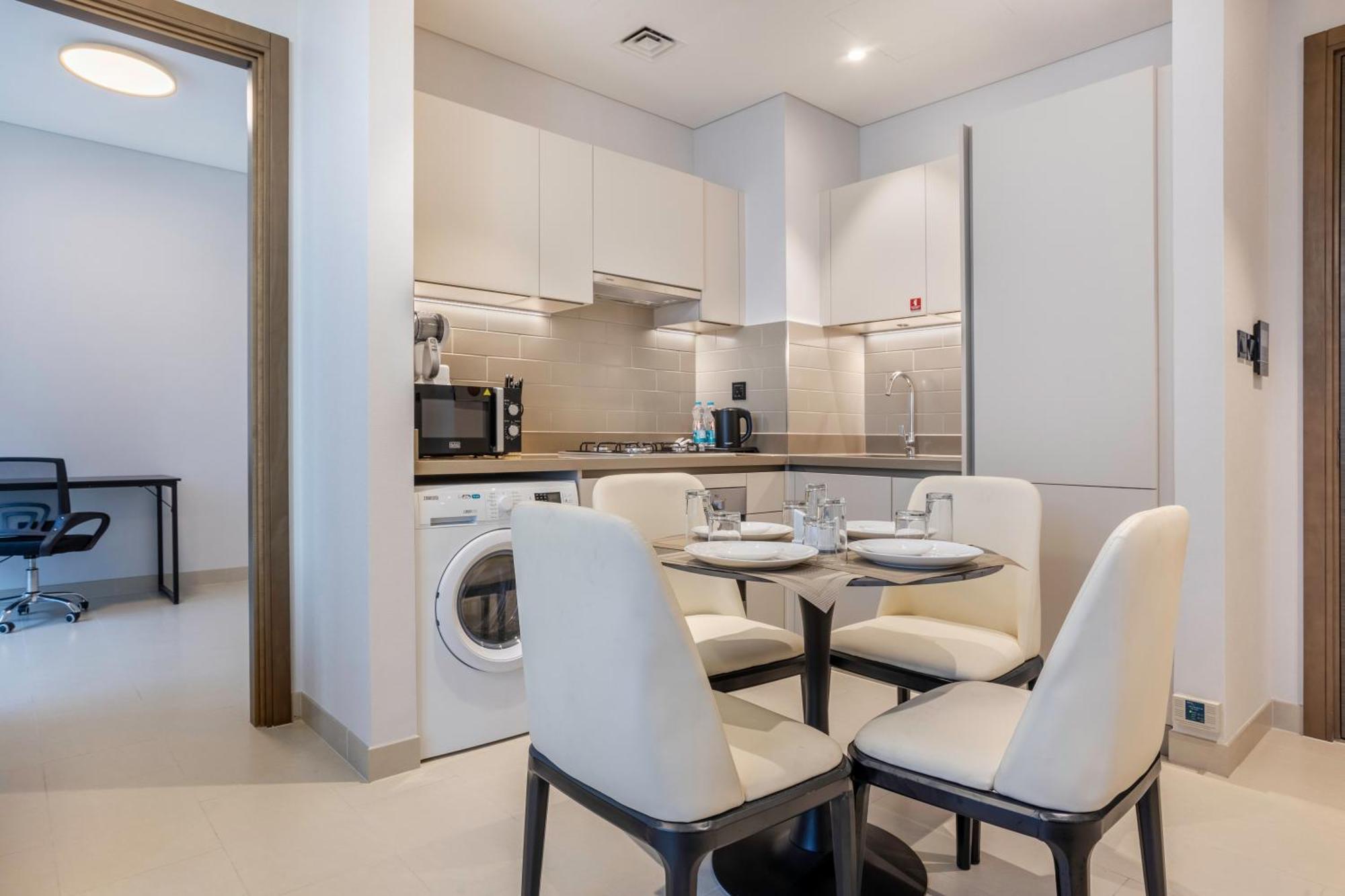 Stay By Latinem Luxury 1Br Plus Study Holiday Home Cv A2712 Near Downtown Dubai Eksteriør billede